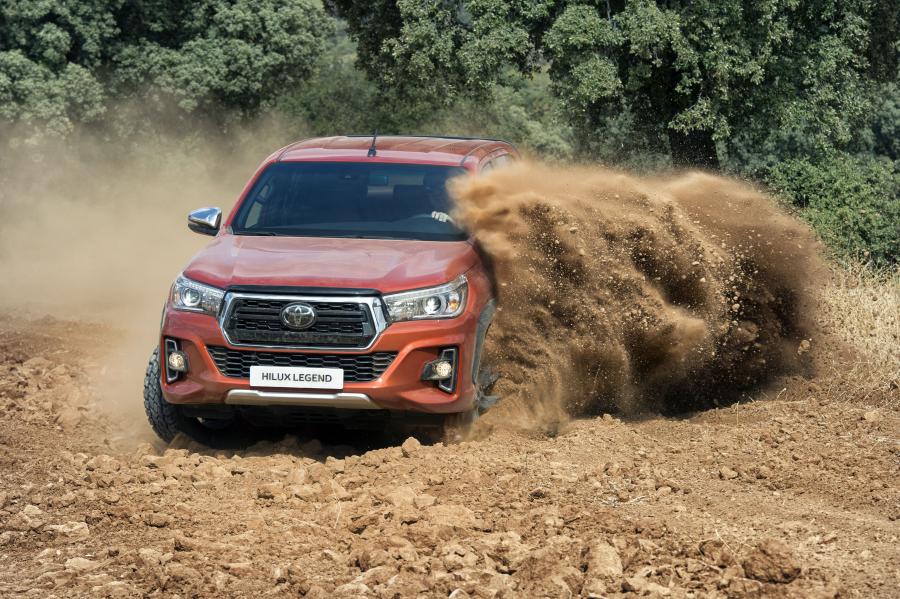  Toyota Hilux Legend Raider Double Cab 2018 года  (ES) (фото 10 из 40)